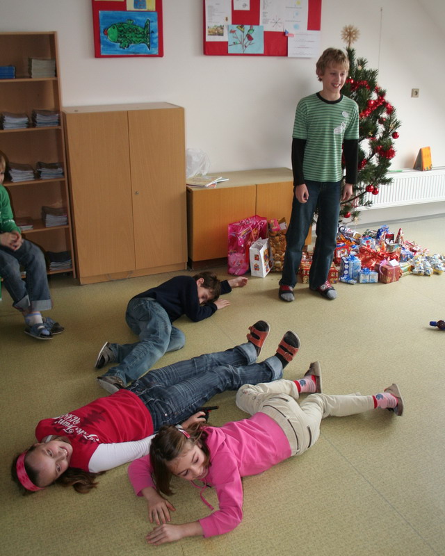 hudební divadelní spolek.-