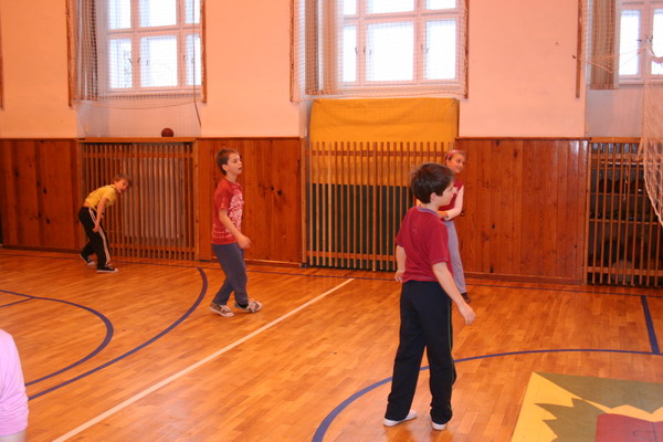 přehazovaná.